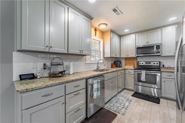 Building Photo - 1395 N Fieldstone Ave