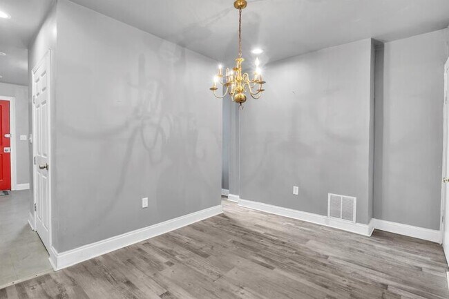 Building Photo - 2131 Walbrook Ave