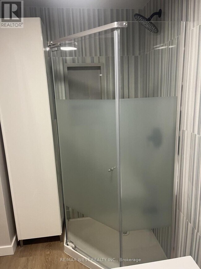 Building Photo - 35 Lilywood Rd