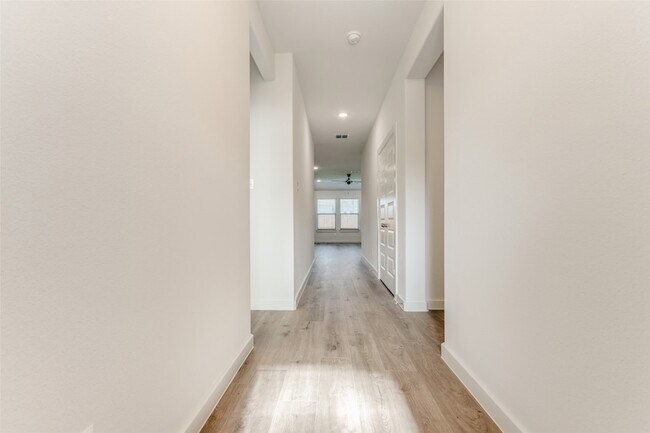 Foto del edificio - 4908 Pebblewood Dr
