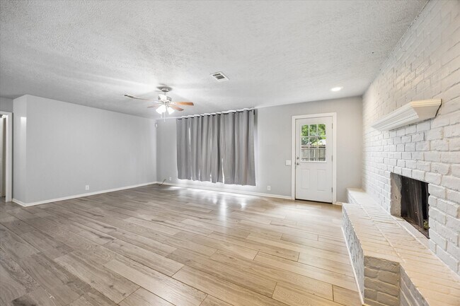 Foto del edificio - 2110 Gray Falls Dr