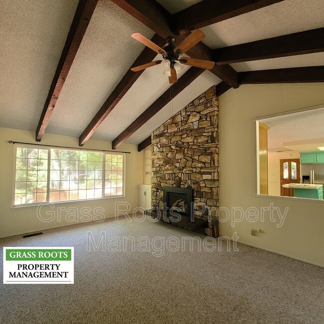 Building Photo - 20 Turpentine Dr