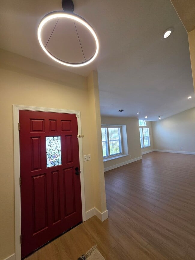 Building Photo - 444 N Tommy St