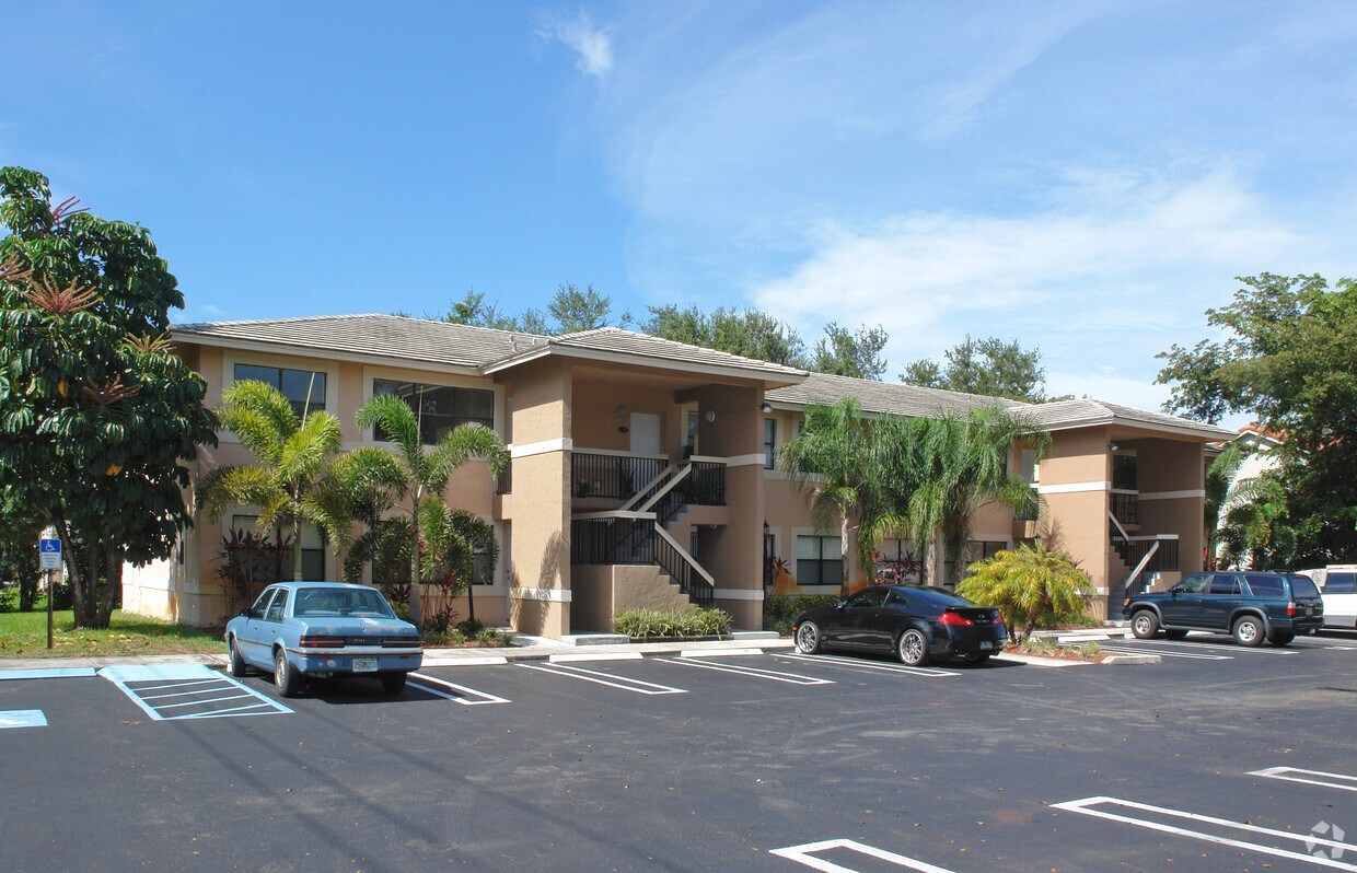 Foto principal - 11570-11584 NW 42nd St