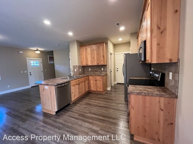 Building Photo - 3 br, 2.5 bath House - 153 NE American Dr