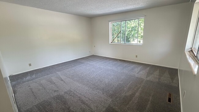 Building Photo - 1629 Talisman Cir N