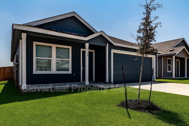 Building Photo - 3338 Gingham Pt