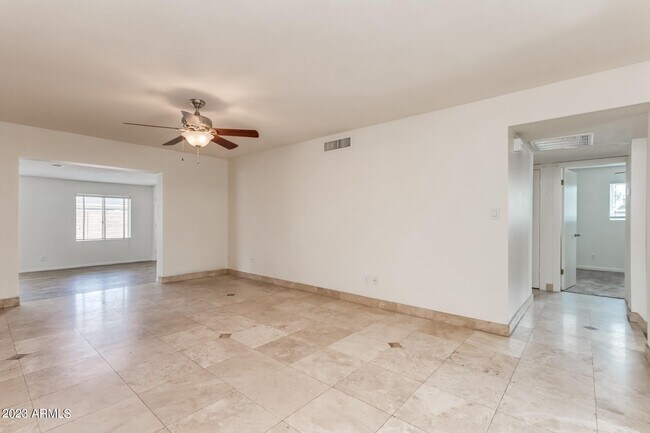 Building Photo - 2080 E Dunbar Dr