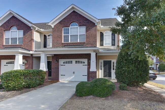 Building Photo - Great 3 bedroom, 2 1/2 bathroom townhouse ...