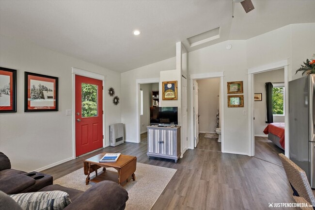 Building Photo - Cute 1 bedroom + 1 Bathroom w/ office - UT...