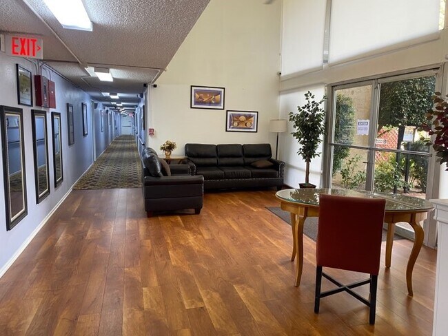 Foto del edificio - Kingtree Avenue Senior Apartments