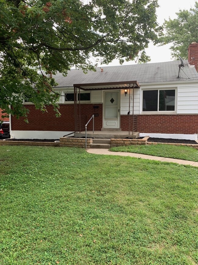 Three Bedroom Ranch on a large wooded lot - Three Bedroom Ranch on a large wooded lot House