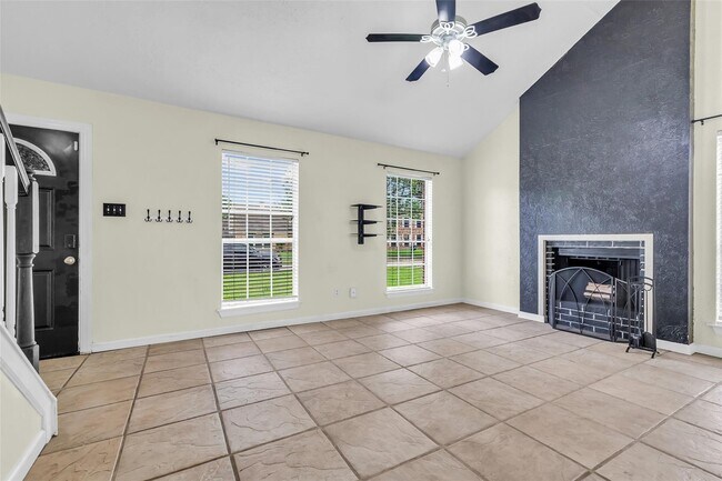 Foto del edificio - 15830 Pipers View Dr