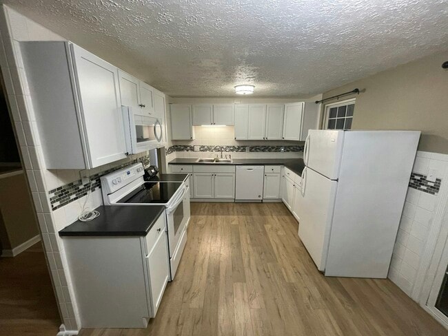 Foto del edificio - 6630 Cordova Dr