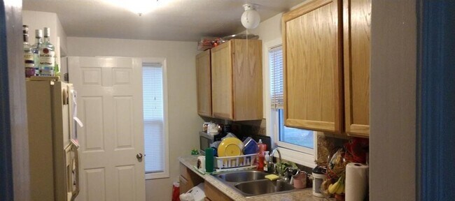 Building Photo - Hazel St Triplex