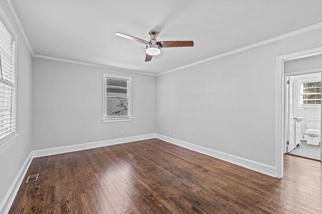 Foto del edificio - Available Early August! - Charming 2-Bedro...
