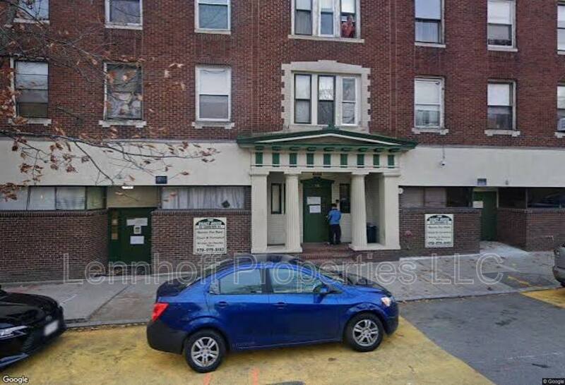 Building Photo - 32 Lawrence St