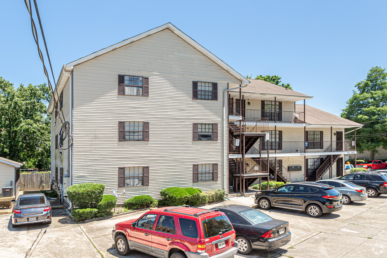 Building Photo - 4855 Zenith St