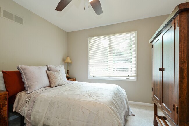 Building Photo - 2320 Coach Rd