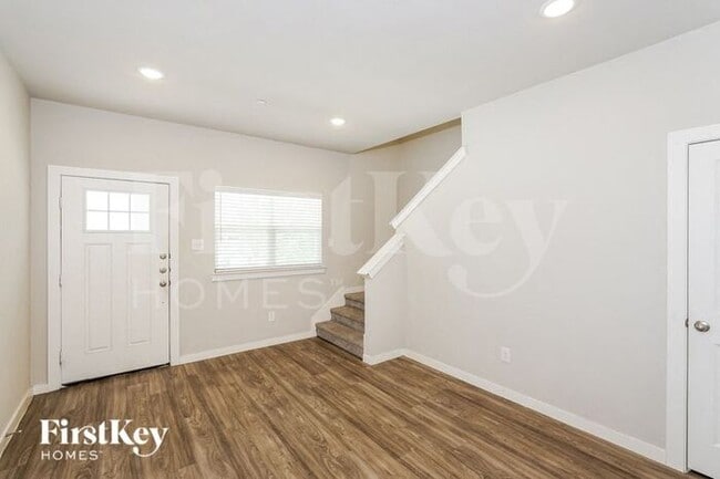 Building Photo - 602 Ava Trl