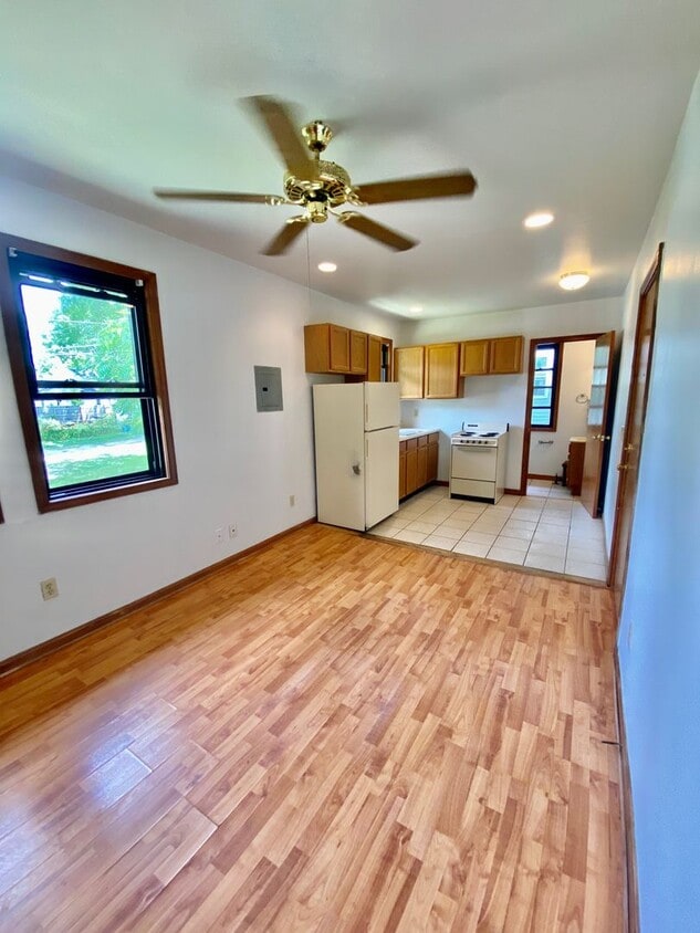 Photo - 207 Maple St