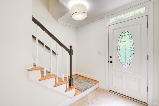Building Photo - 1511 Summerset Dr