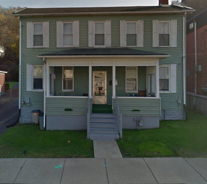 Primary Photo - 204 Wall Avenue - Duplex - STH
