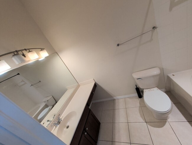 Foto del edificio - Elegant 2 Bed 2.5 Bath In Largo