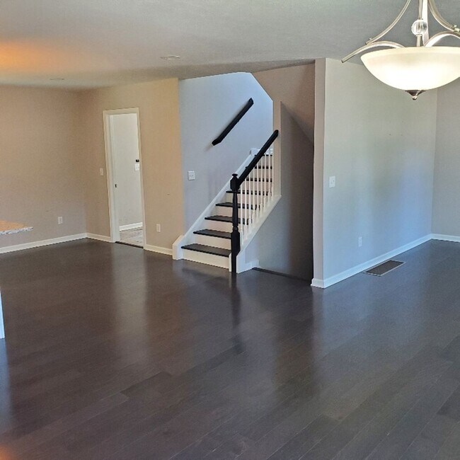 Foto del edificio - 3 Bed Room House For Rent