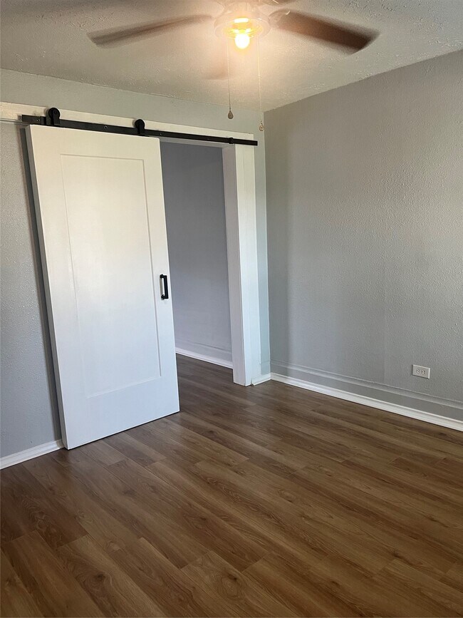 Foto del edificio - 208 E Sterling Ave