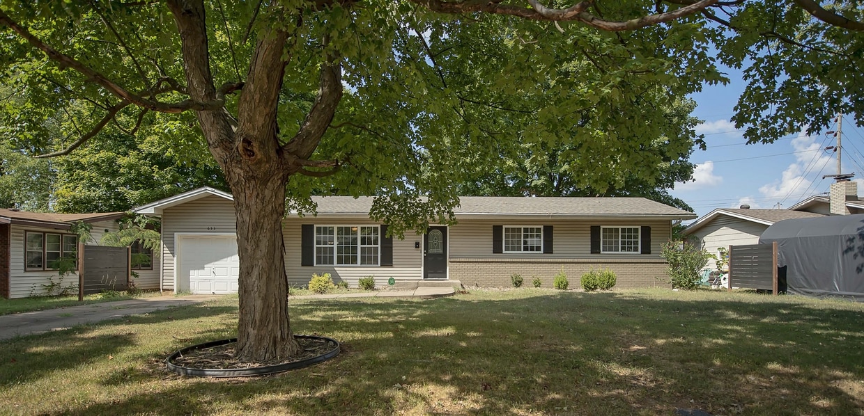 Foto principal - Privacy Fenced, 3 bed 3 bath in South Spri...