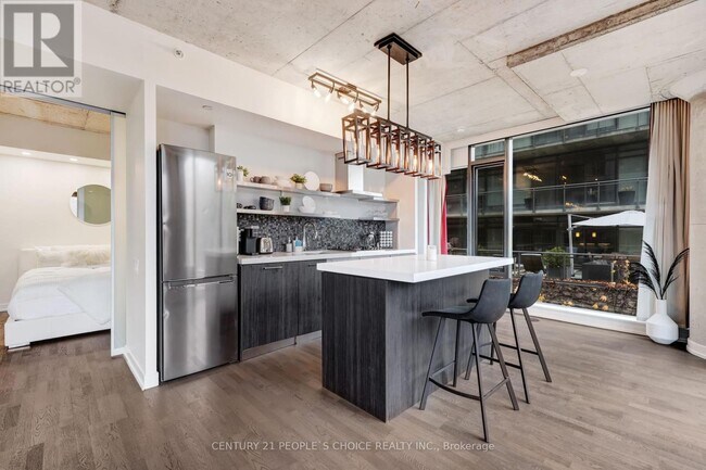 Photo du bâtiment - 560-560 King St W