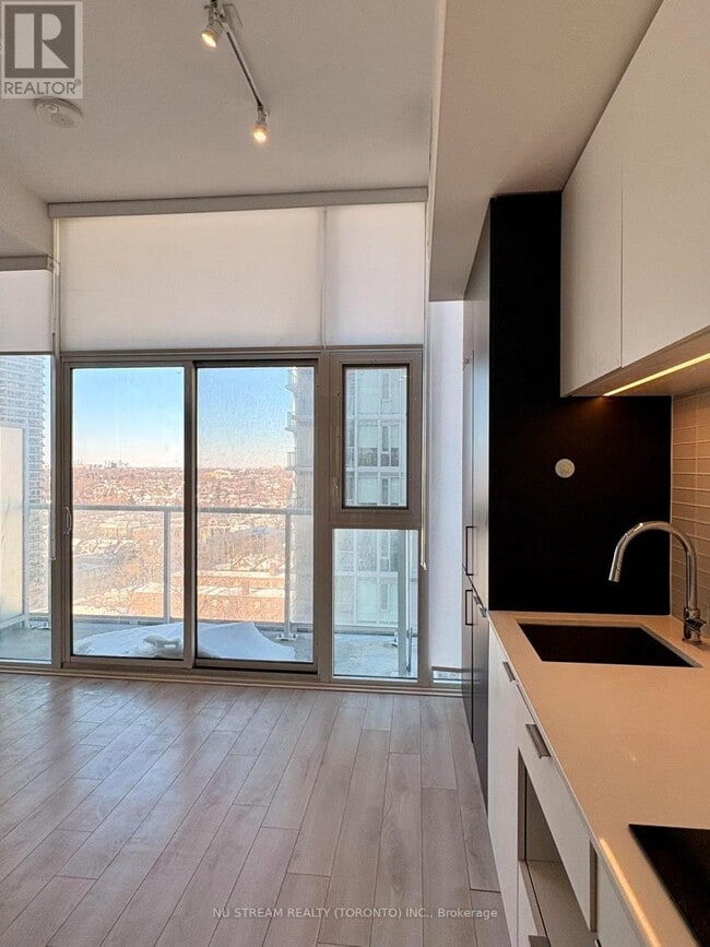 Building Photo - 33 Helendale Ave