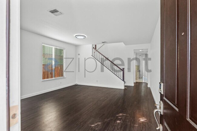 Foto del edificio - 2960 Stallion Way