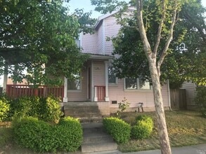Building Photo - 739 Lotz Way
