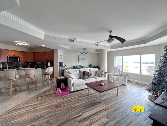 Foto del edificio - Stunning Waterfront 3 Bedroom Condo at Presidio Yacht Club!