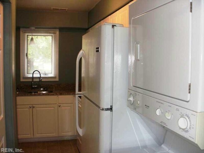Foto del edificio - 2 BED / 1.5 BATH CONDO