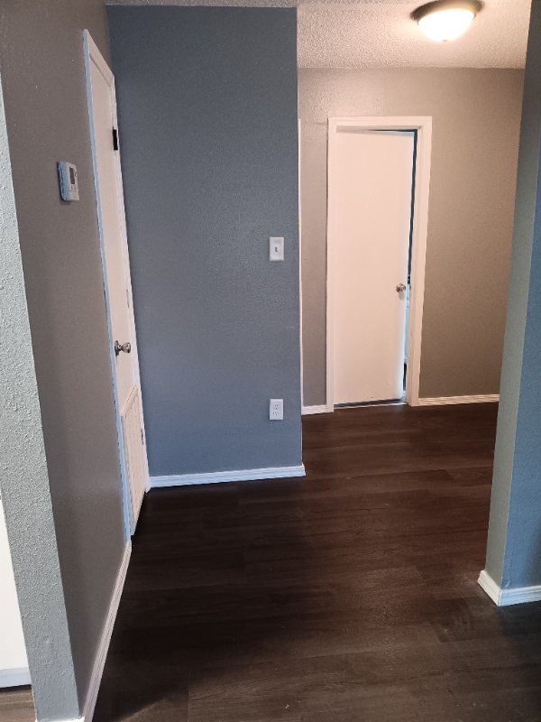 Building Photo - 1601 N Hills Blvd