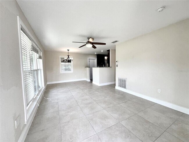 Foto del edificio - 21402 Meehan Ave