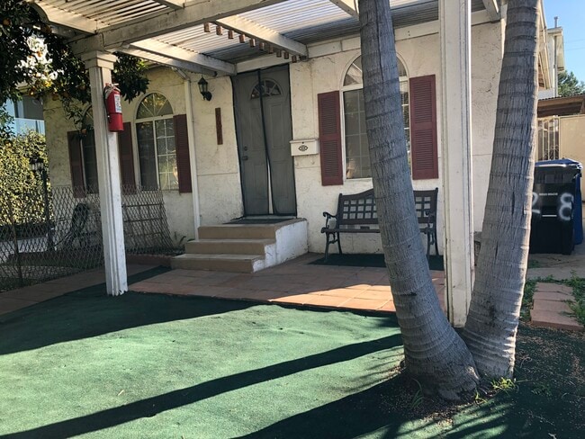 entrada - 8624 Olin St