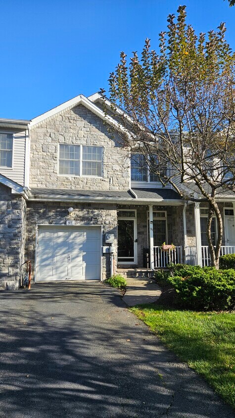 Foto principal - 97 Emily Pl