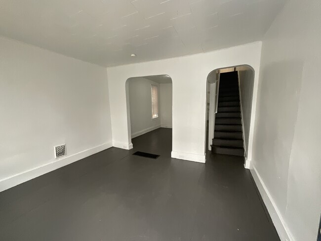 Building Photo - 342 Smyser St