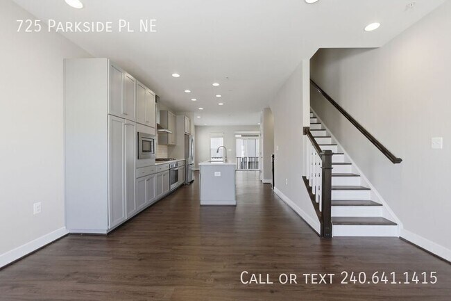 Building Photo - 725 Parkside Pl NE