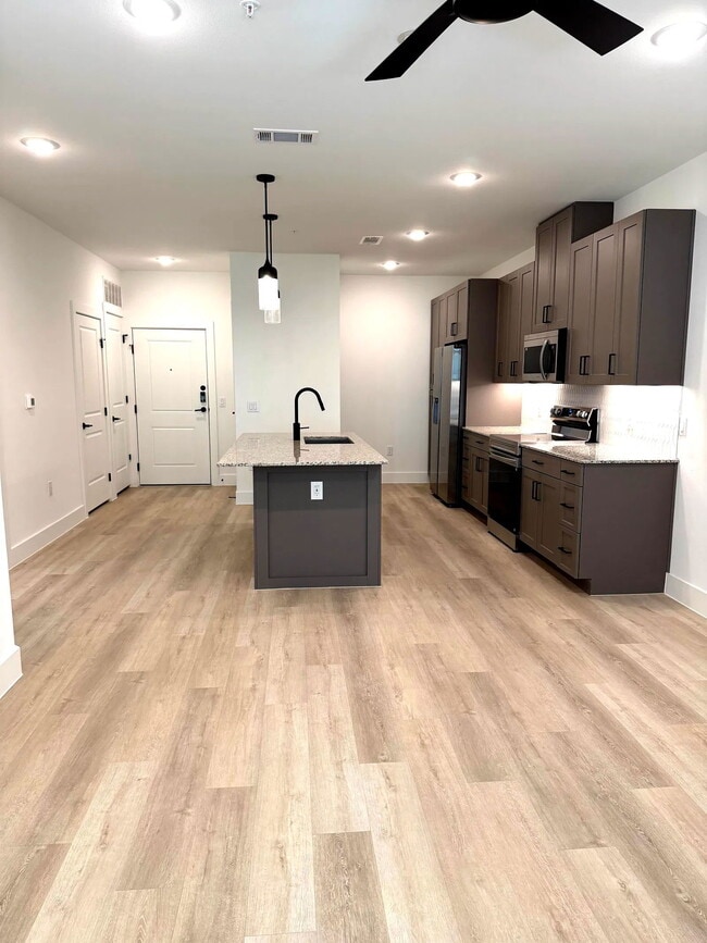 Building Photo - 16601 Braker Ln