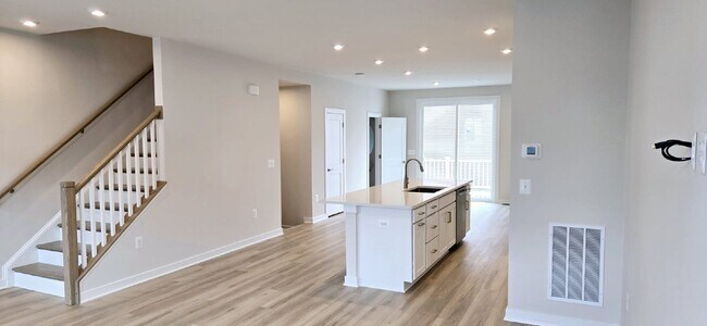 Building Photo - Welcome to this brand-new, never-before-li...