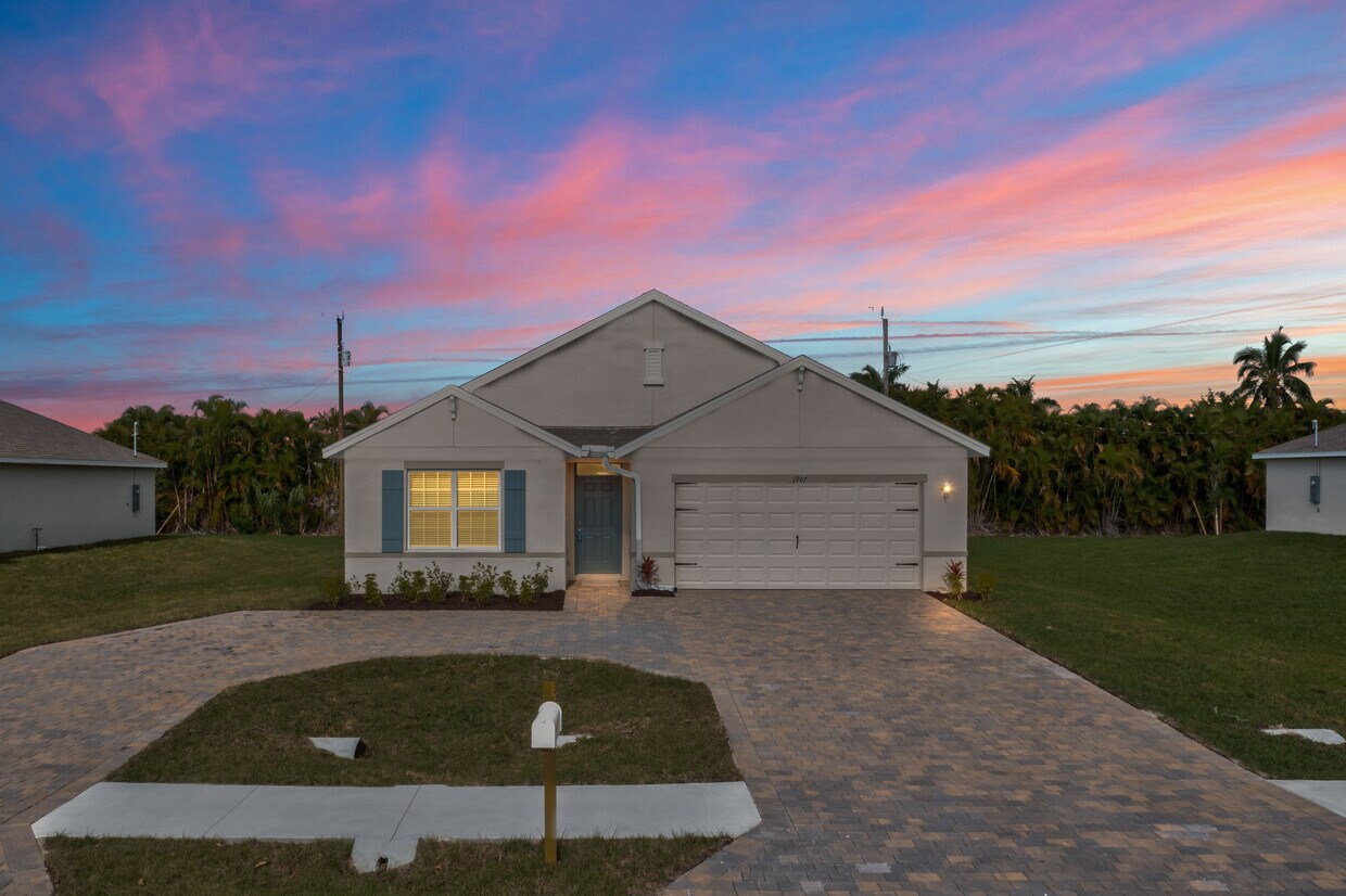 Primary Photo - 1907 Cape Coral Pky W