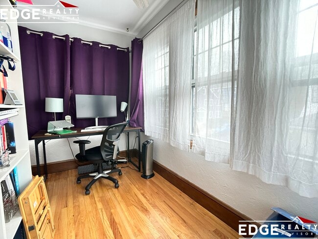 Foto del edificio - 24 Dickinson Rd