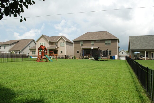 Building Photo - 2548 Waterhaven Dr