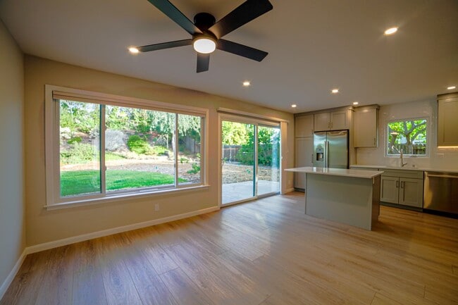 Foto del edificio - Newly Updated Two Story Home!