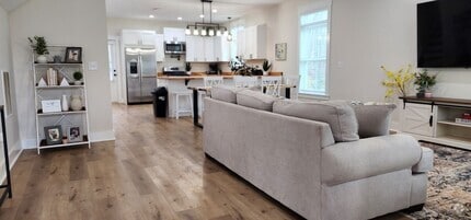 Building Photo - 625 Kotter Farms Trl